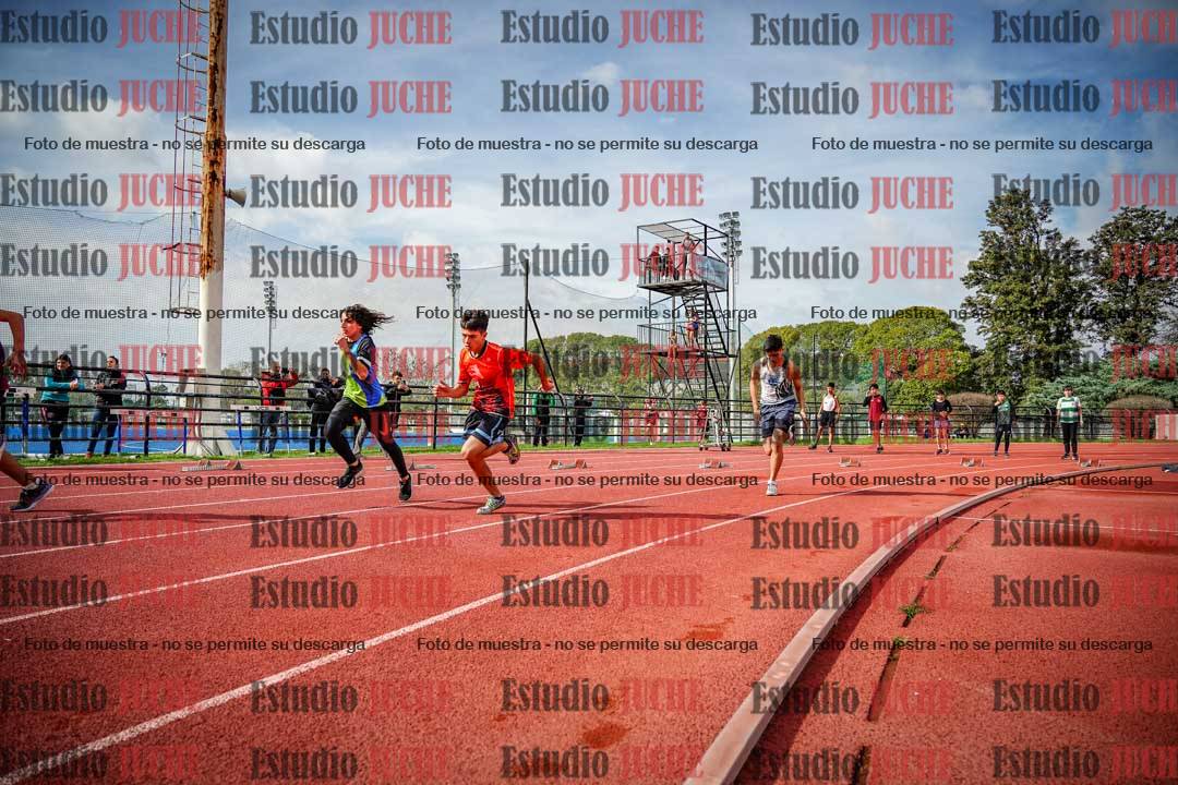 Fotos de los 150 m llanos de varones