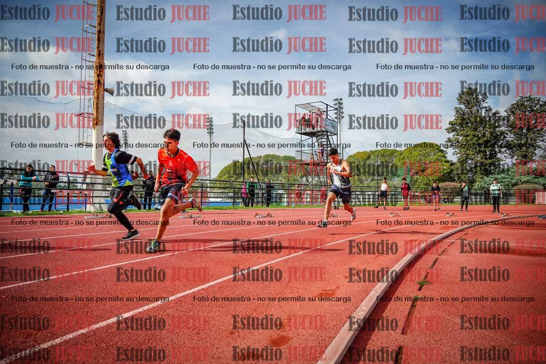 Fotos de los 150 m llanos de varones