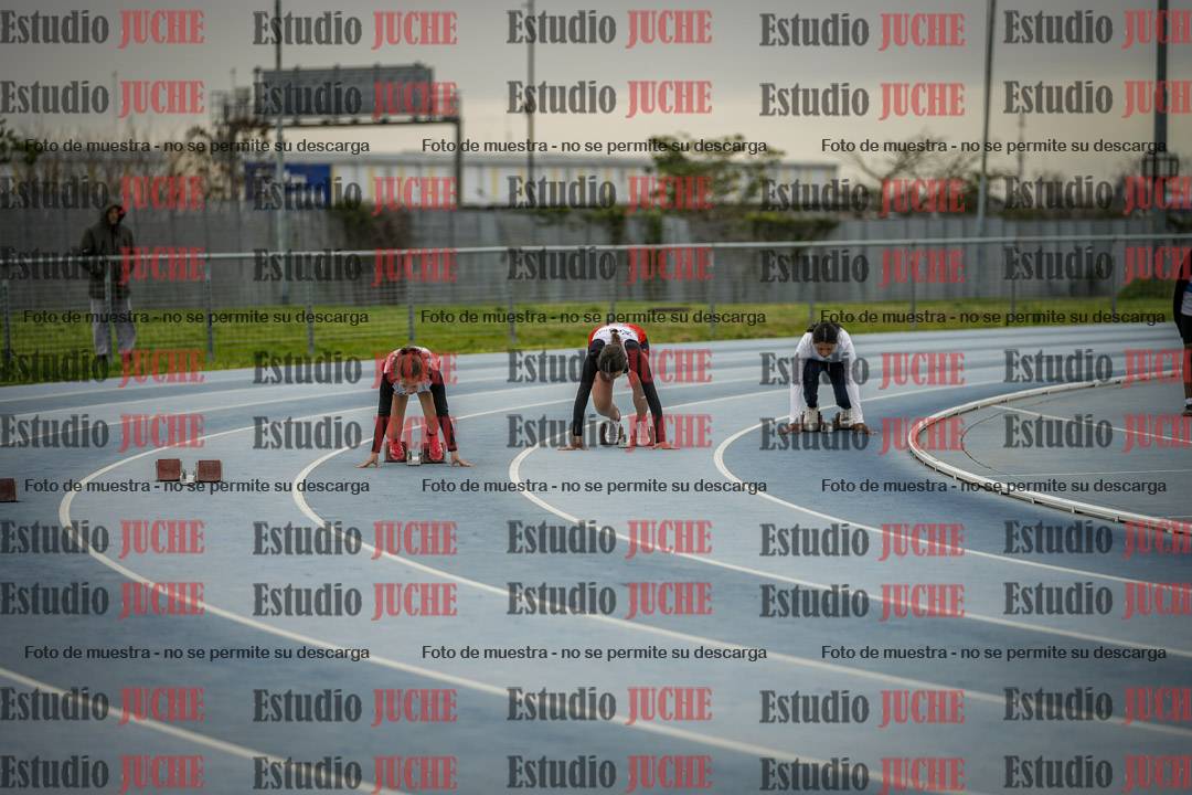 Fotos de los 150 m llanos de mujeres - U14