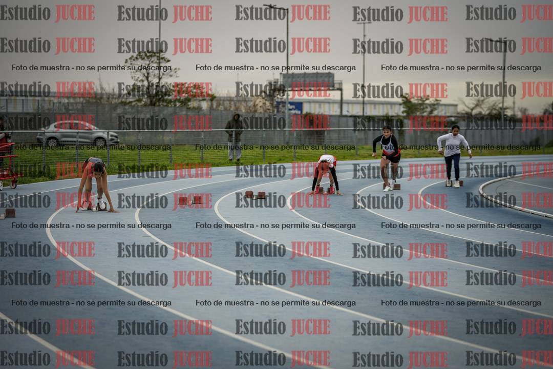 Fotos de los 150 m llanos de mujeres - U14