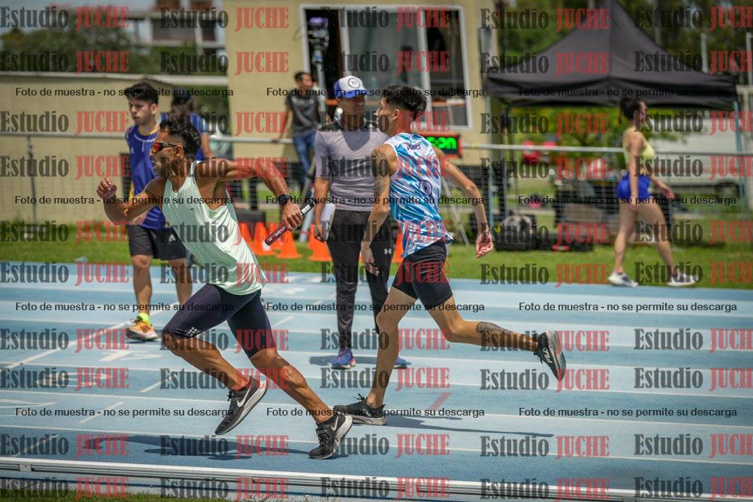Fotos durante el transcurso de los relevos 20' para running teams - serie 2