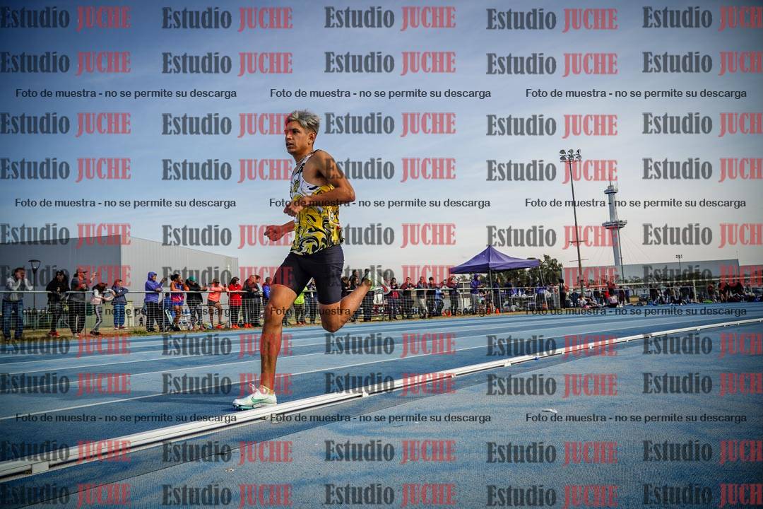 Fotos de los 800 m llanos de varones