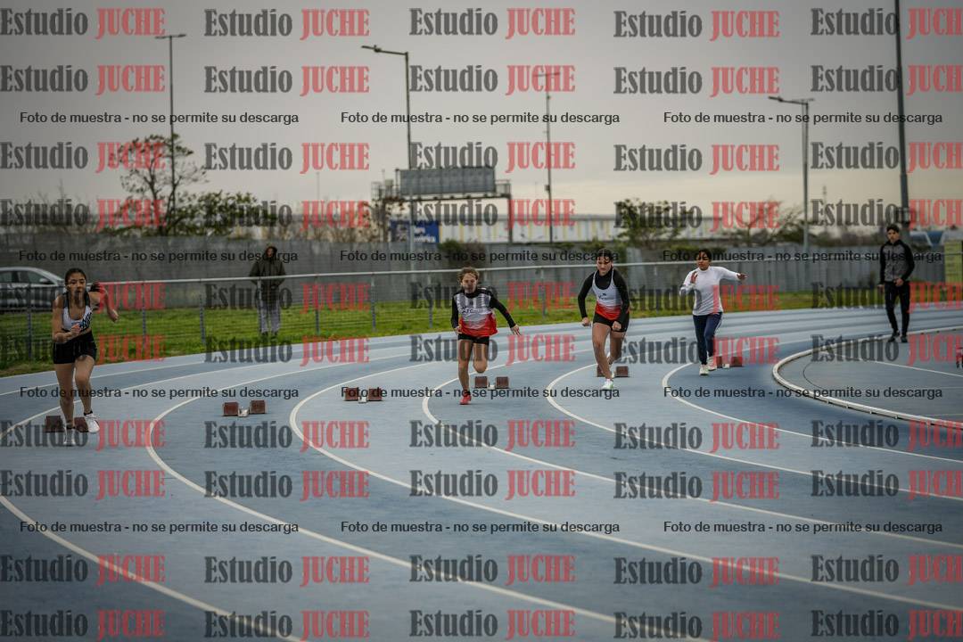 Fotos de los 150 m llanos de mujeres - U14