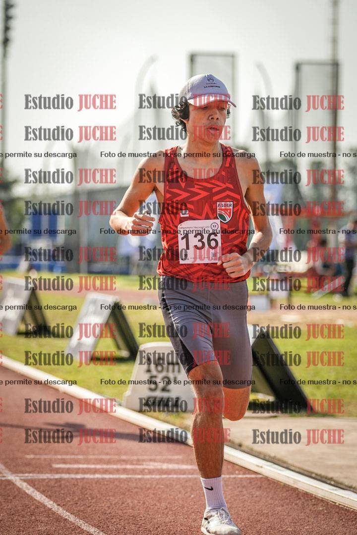 Fotos de los 800 m llanos de varones