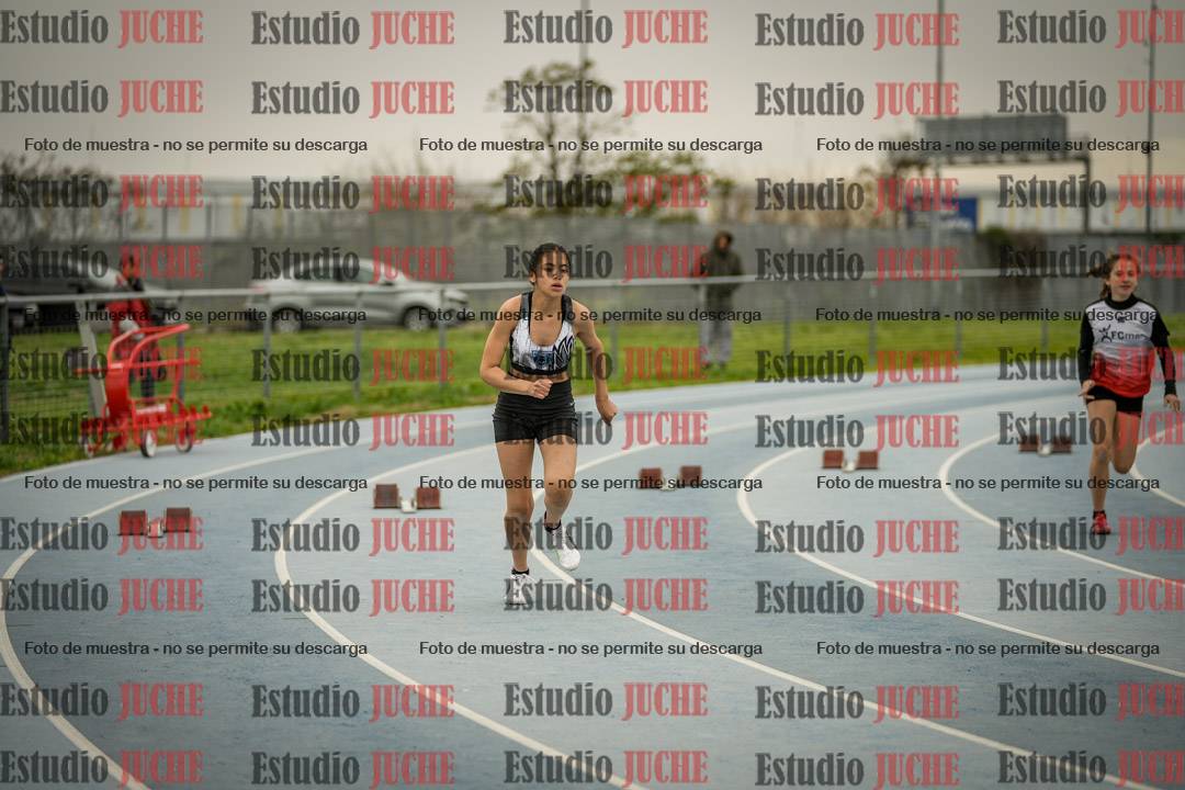 Fotos de los 150 m llanos de mujeres - U14