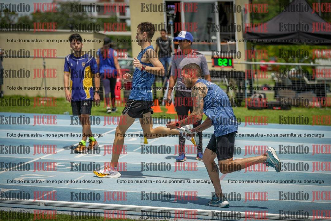 Fotos durante el transcurso de los relevos 20' para running teams - serie 2
