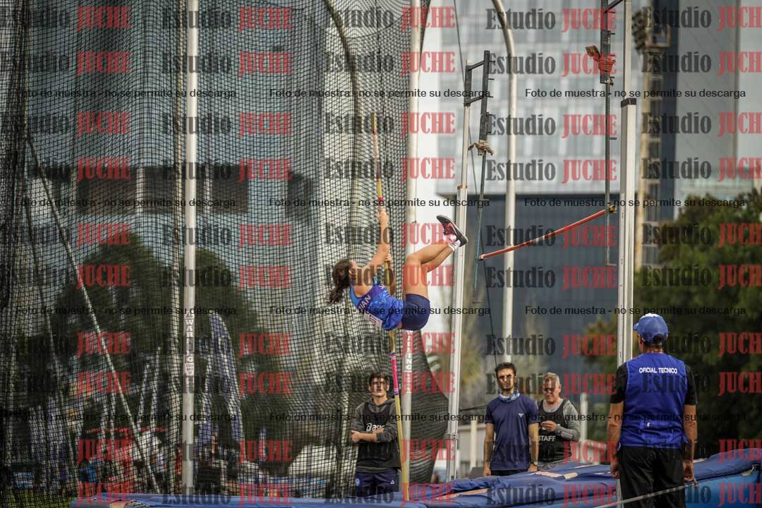 Fotos del salto con garrocha de mujeres