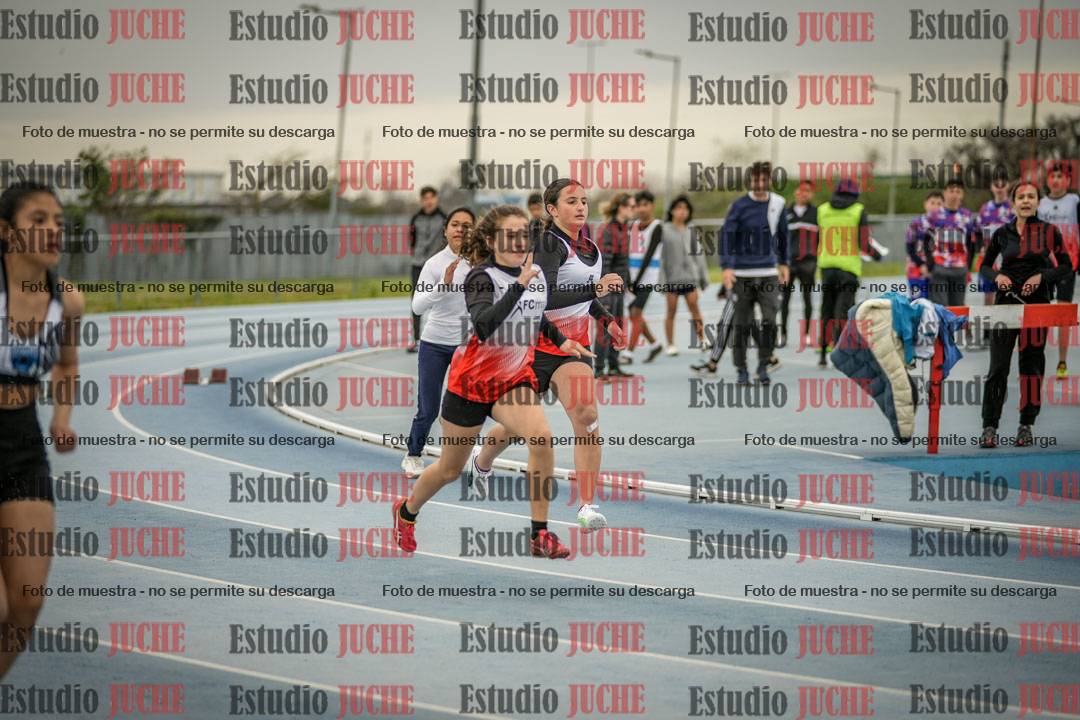 Fotos de los 150 m llanos de mujeres - U14