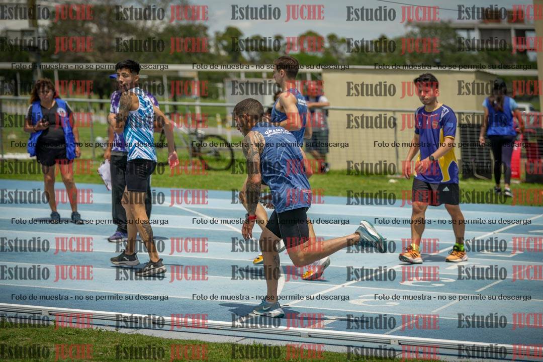 Fotos durante el transcurso de los relevos 20' para running teams - serie 2