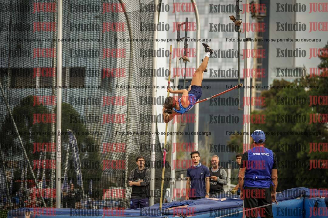 Fotos del salto con garrocha de mujeres