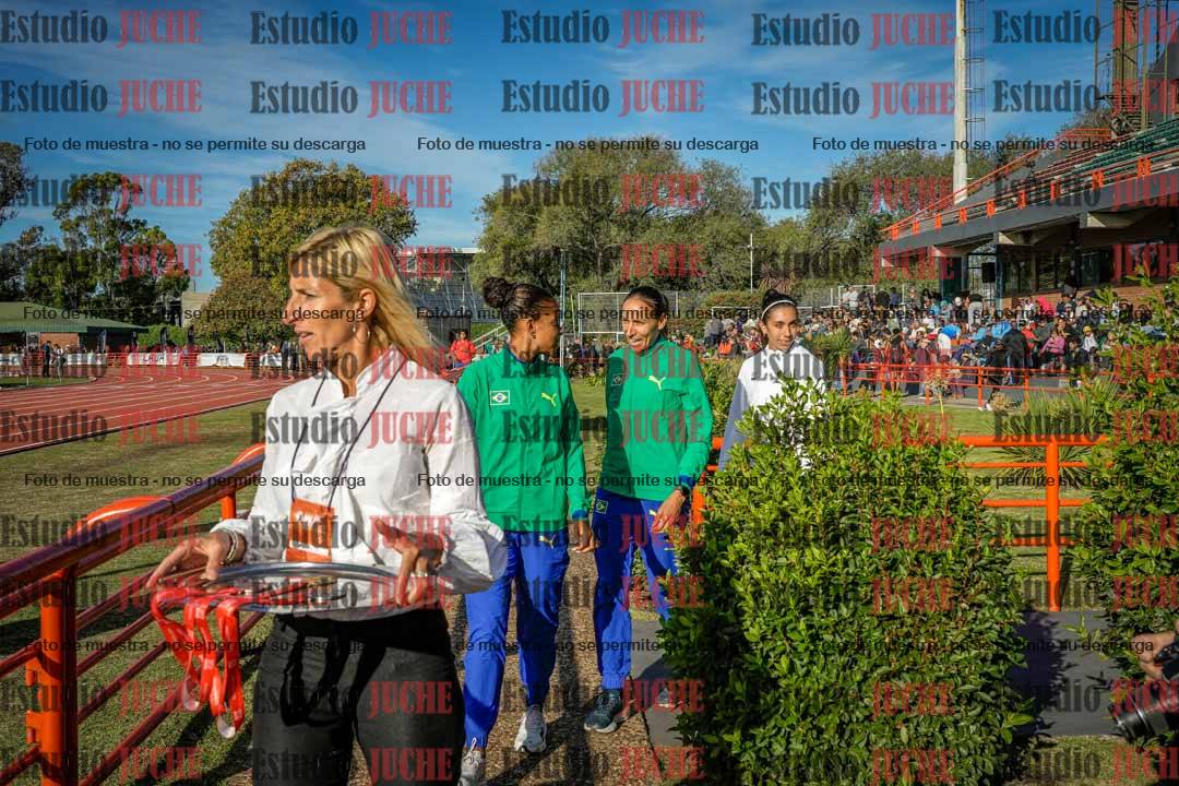Fotos de algunos extras y podios del día 2