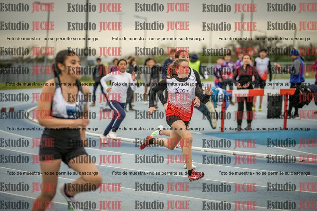 Fotos de los 150 m llanos de mujeres - U14