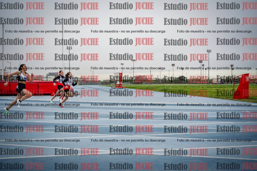 Fotos de los 150 m llanos de mujeres - U14