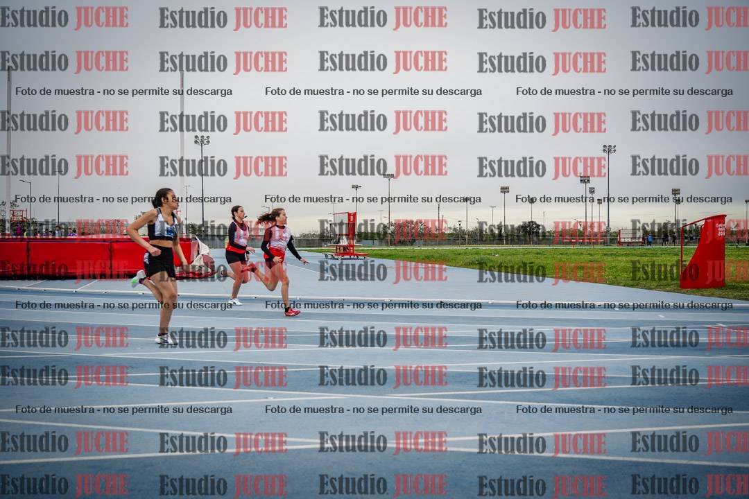 Fotos de los 150 m llanos de mujeres - U14
