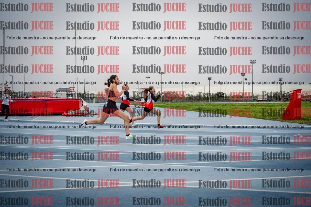 Fotos de los 150 m llanos de mujeres - U14