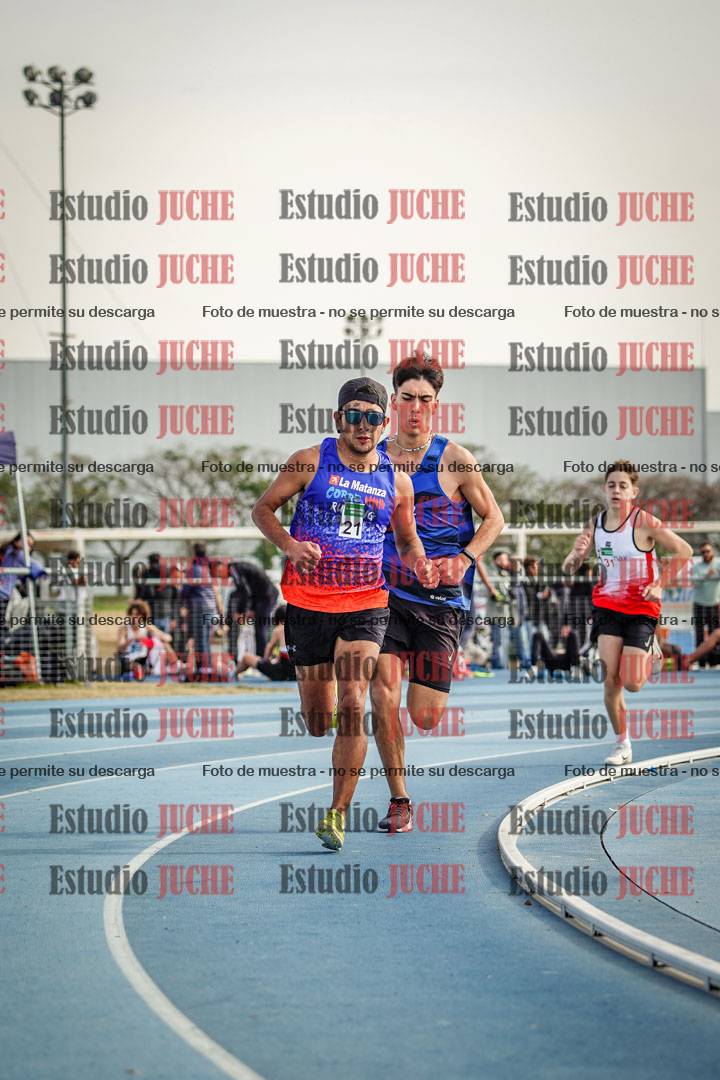 Fotos de los 800 m llanos de varones