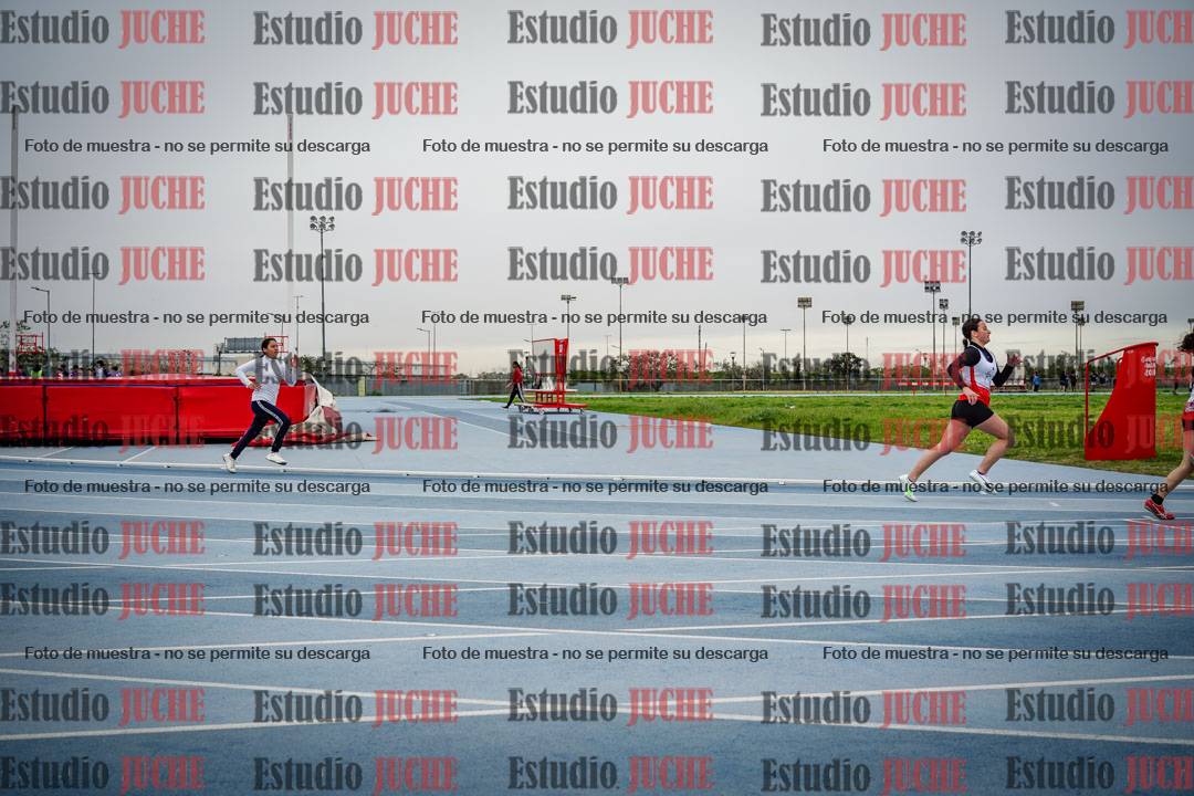 Fotos de los 150 m llanos de mujeres - U14