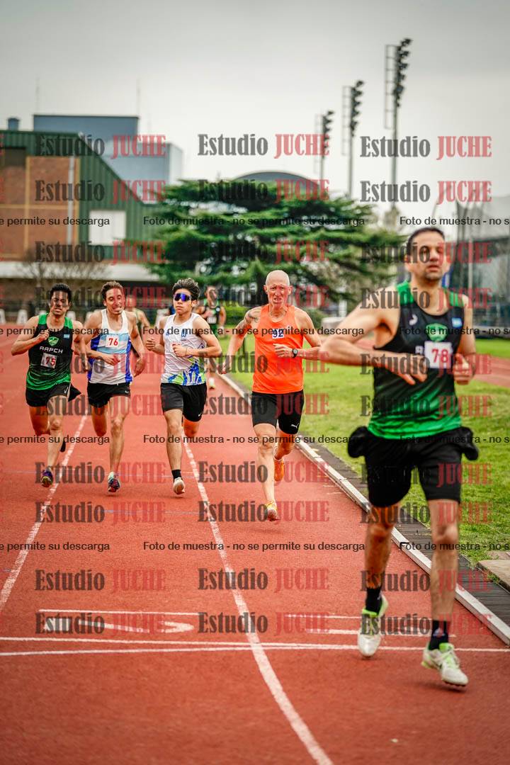 Fotos de los 800 m llanos de varones