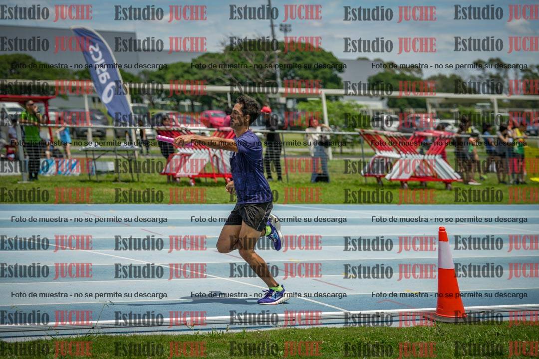 Fotos durante el transcurso de los relevos 20' para running teams - serie 2