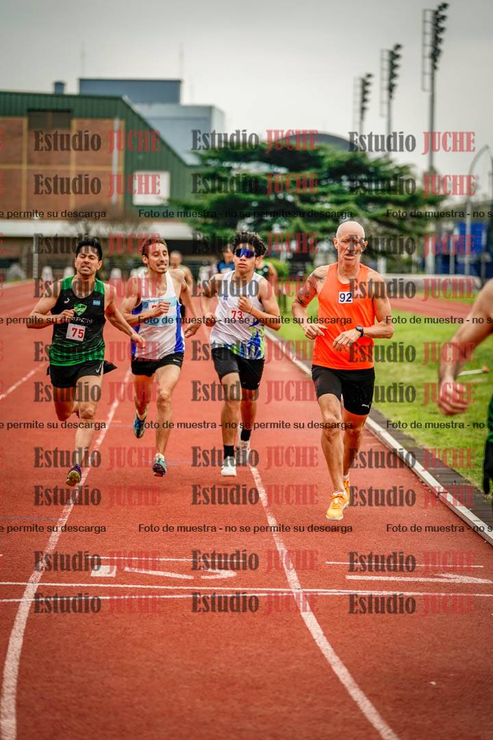 Fotos de los 800 m llanos de varones