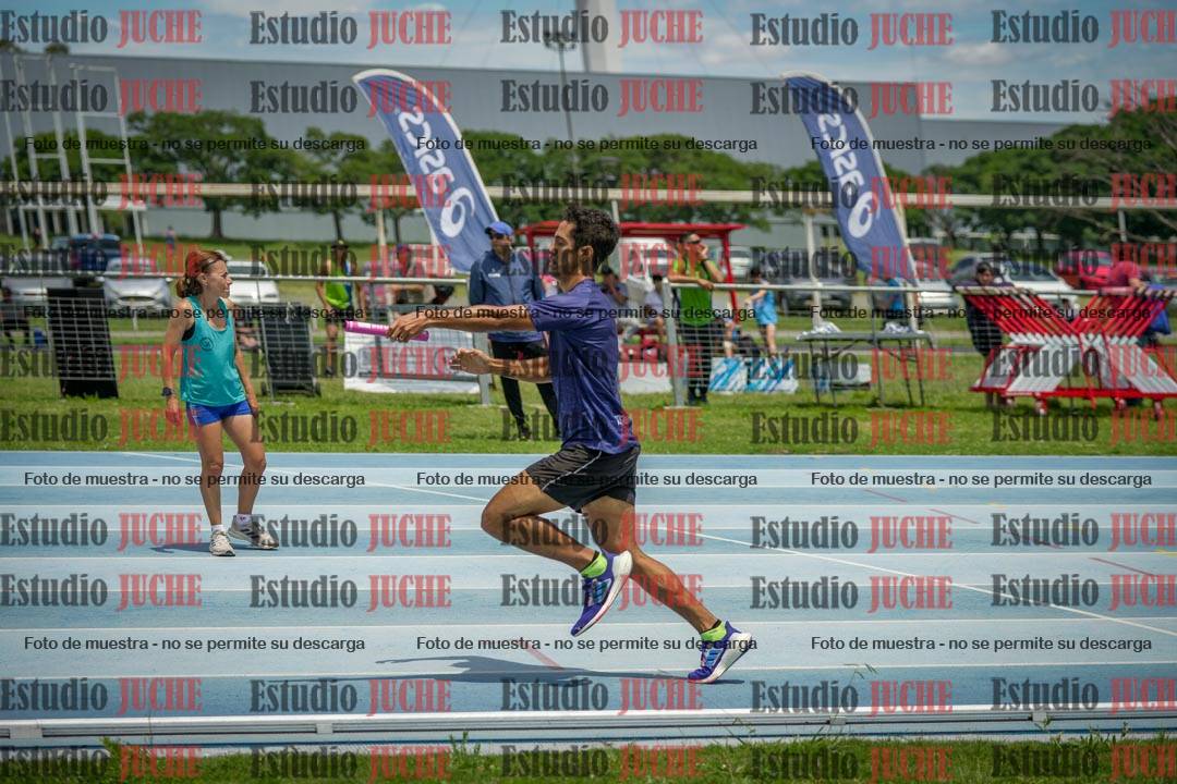 Fotos durante el transcurso de los relevos 20' para running teams - serie 2