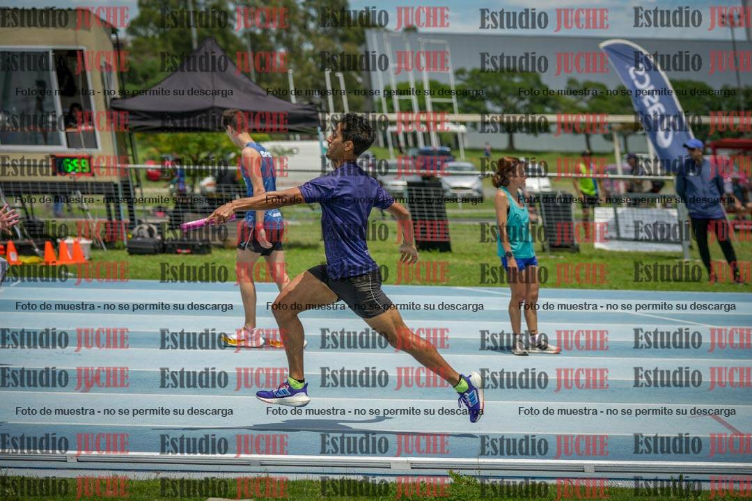 Fotos durante el transcurso de los relevos 20' para running teams - serie 2