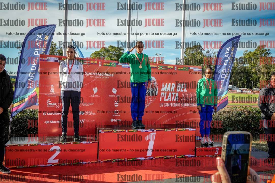 Fotos de algunos extras y podios del día 2