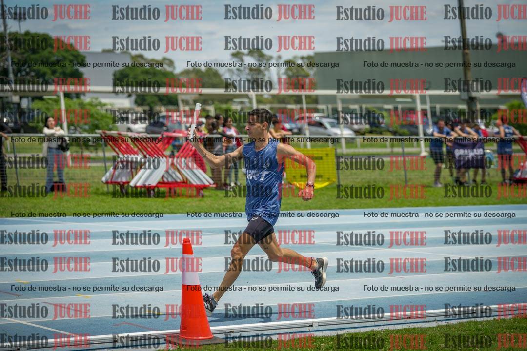 Fotos durante el transcurso de los relevos 20' para running teams - serie 2