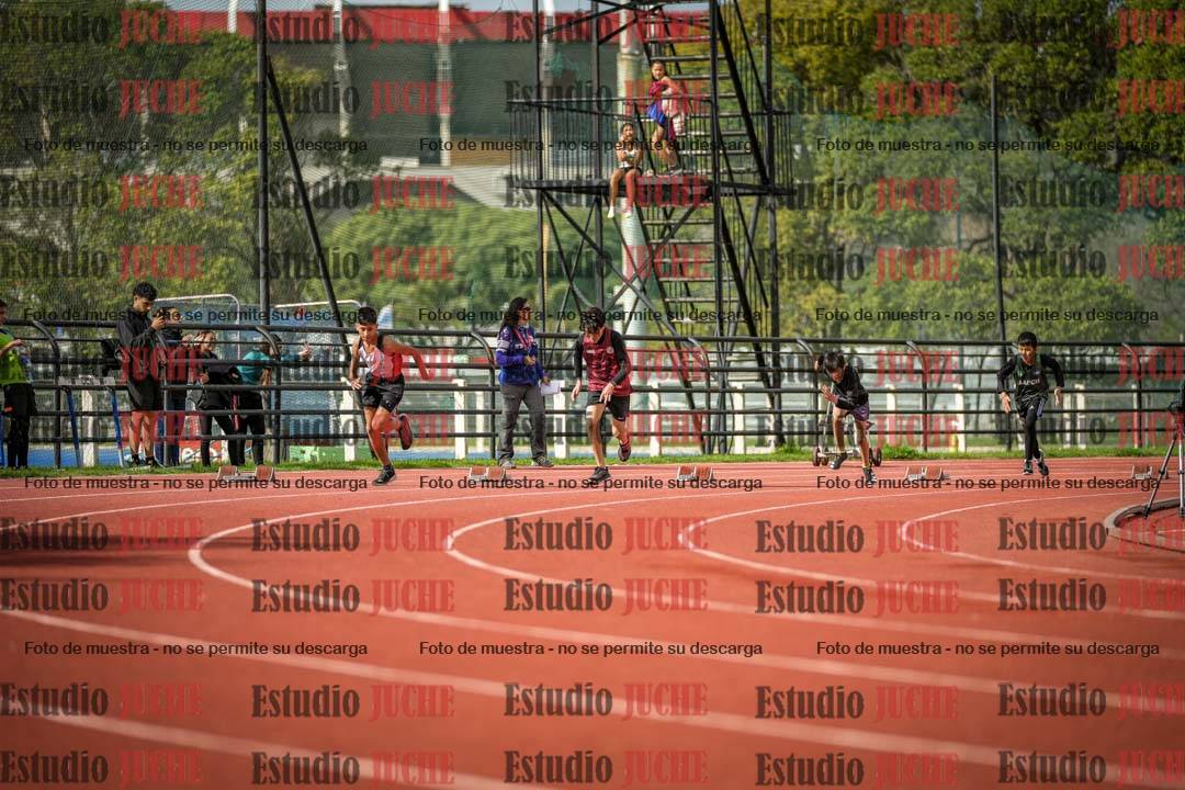 Fotos de los 150 m llanos de varones