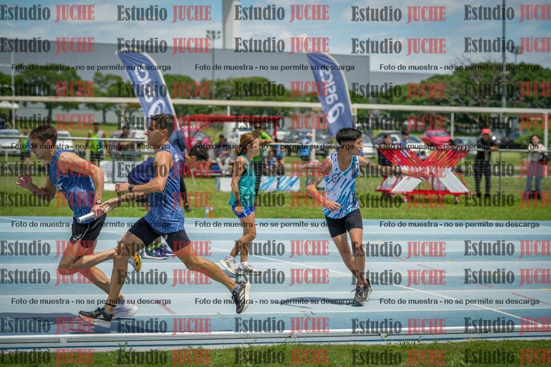 Fotos durante el transcurso de los relevos 20' para running teams - serie 2