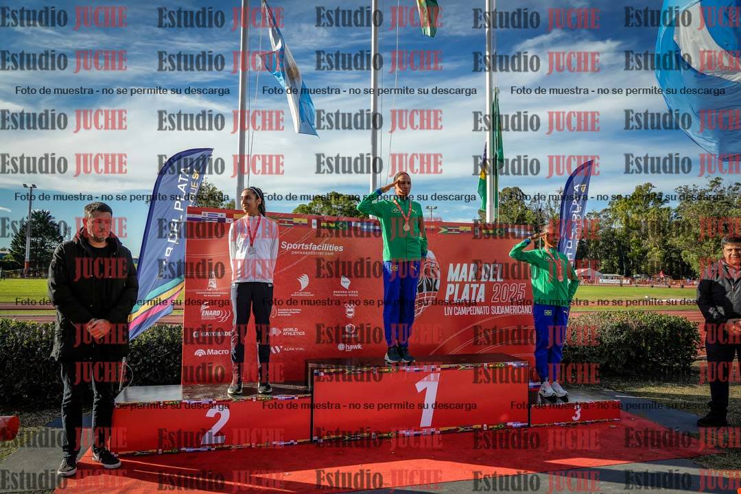 Fotos de algunos extras y podios del día 2