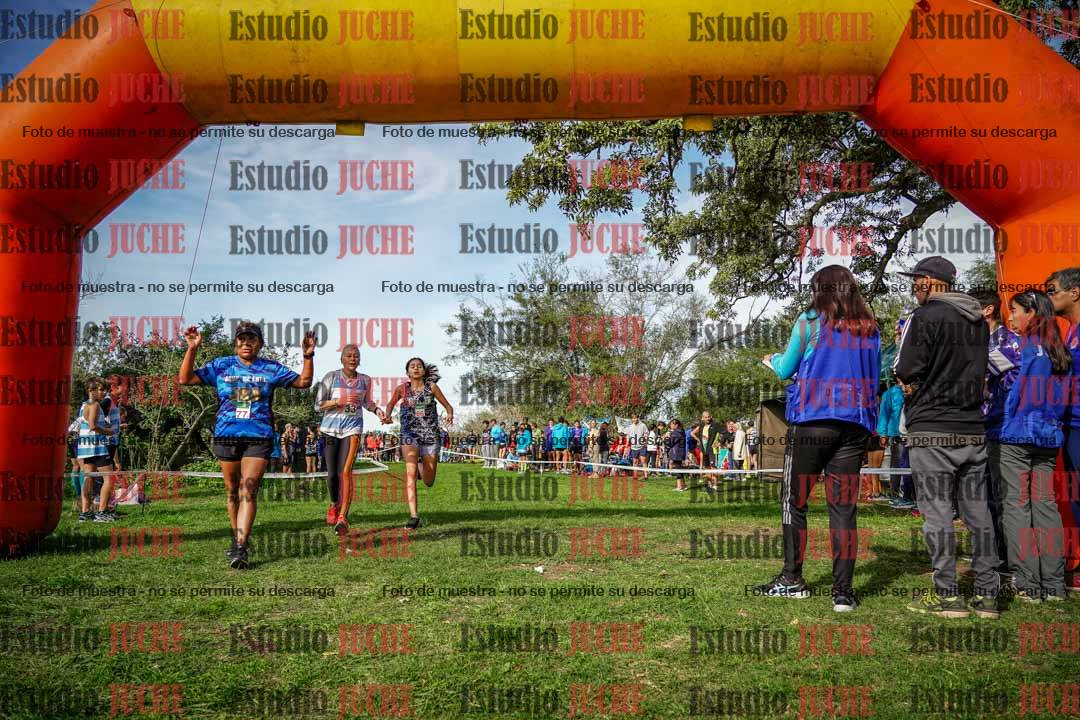 Fotos de la llegada del cross de 1500 m