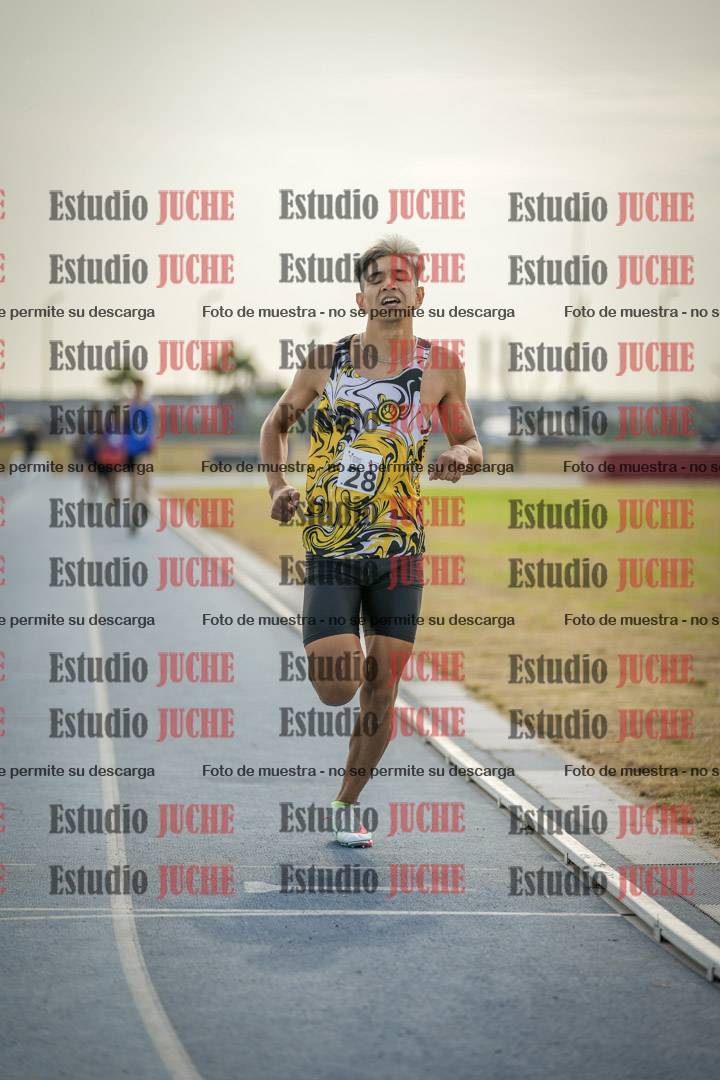 Fotos de los 800 m llanos de varones