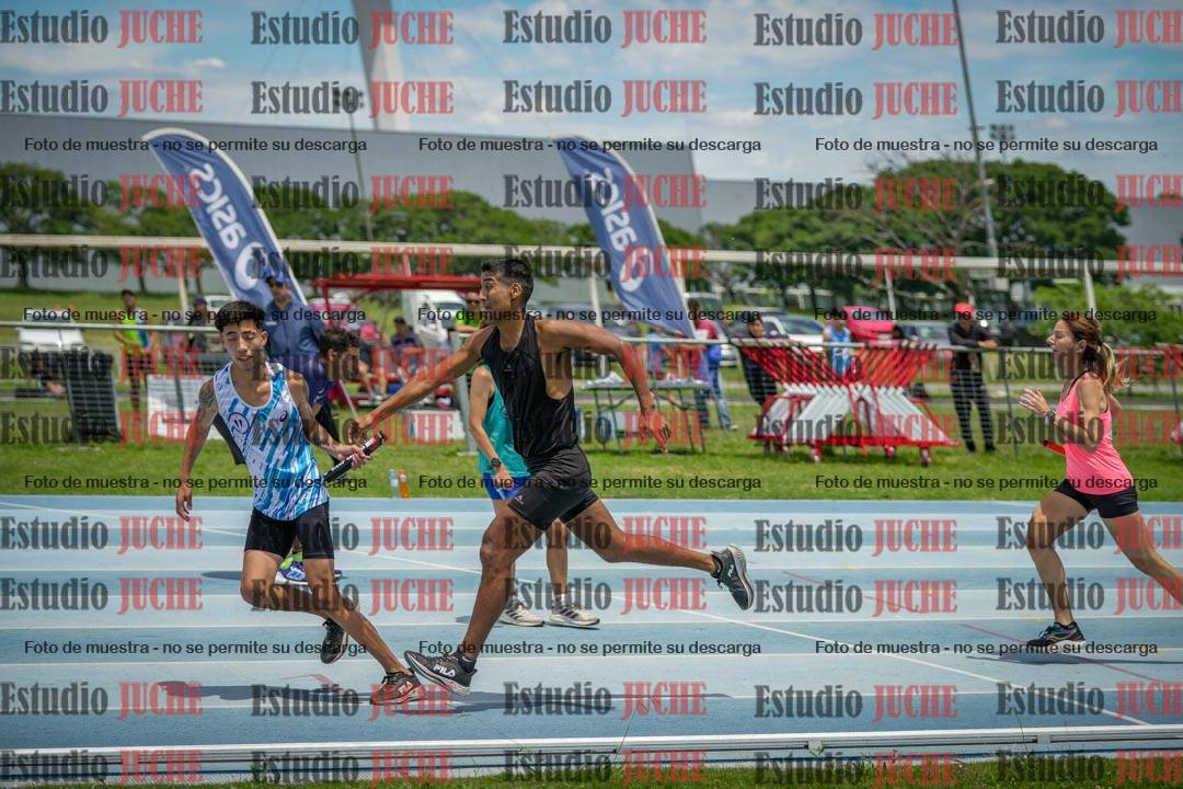Fotos durante el transcurso de los relevos 20' para running teams - serie 2