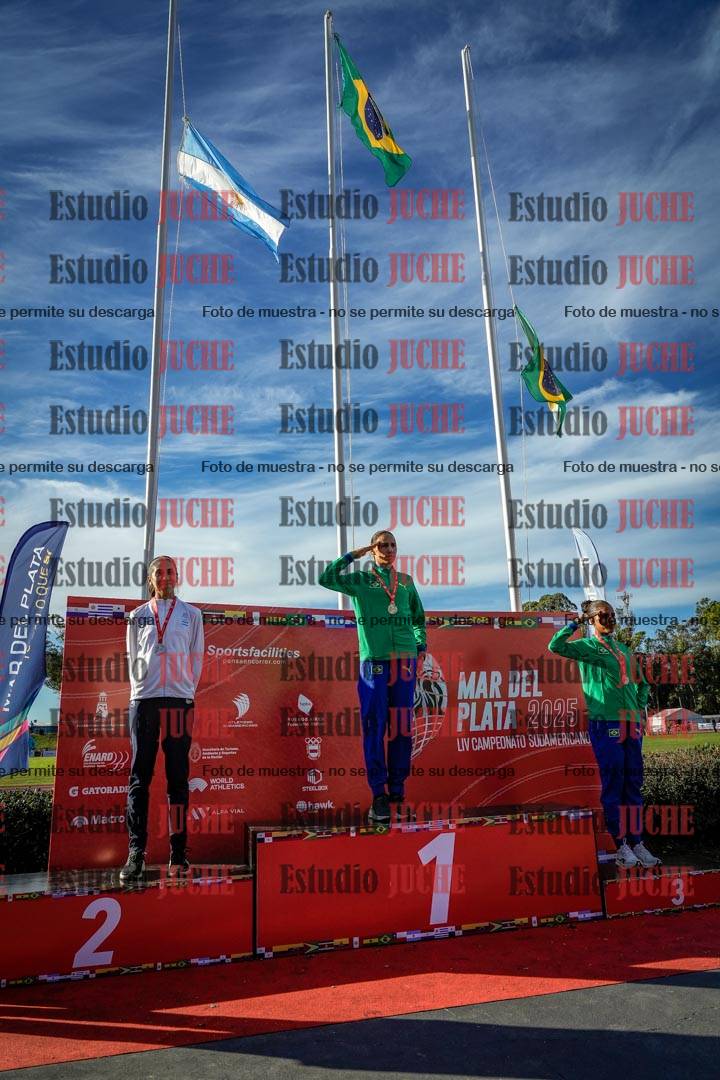 Fotos de algunos extras y podios del día 2