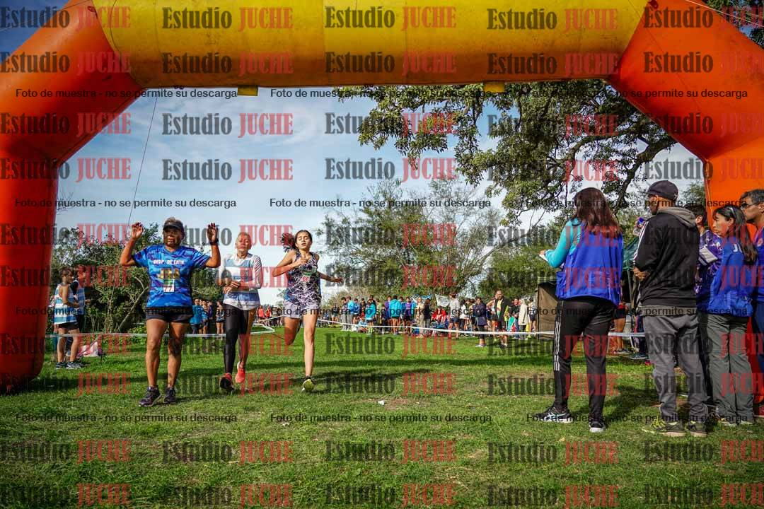 Fotos de la llegada del cross de 1500 m