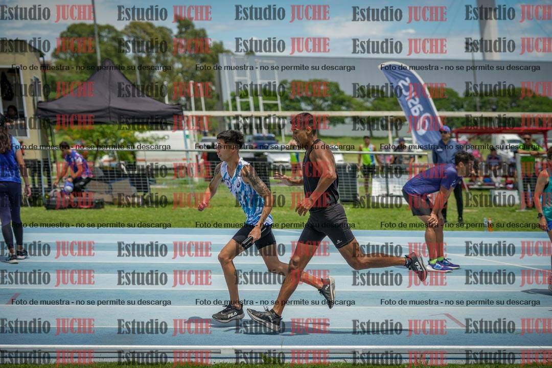 Fotos durante el transcurso de los relevos 20' para running teams - serie 2