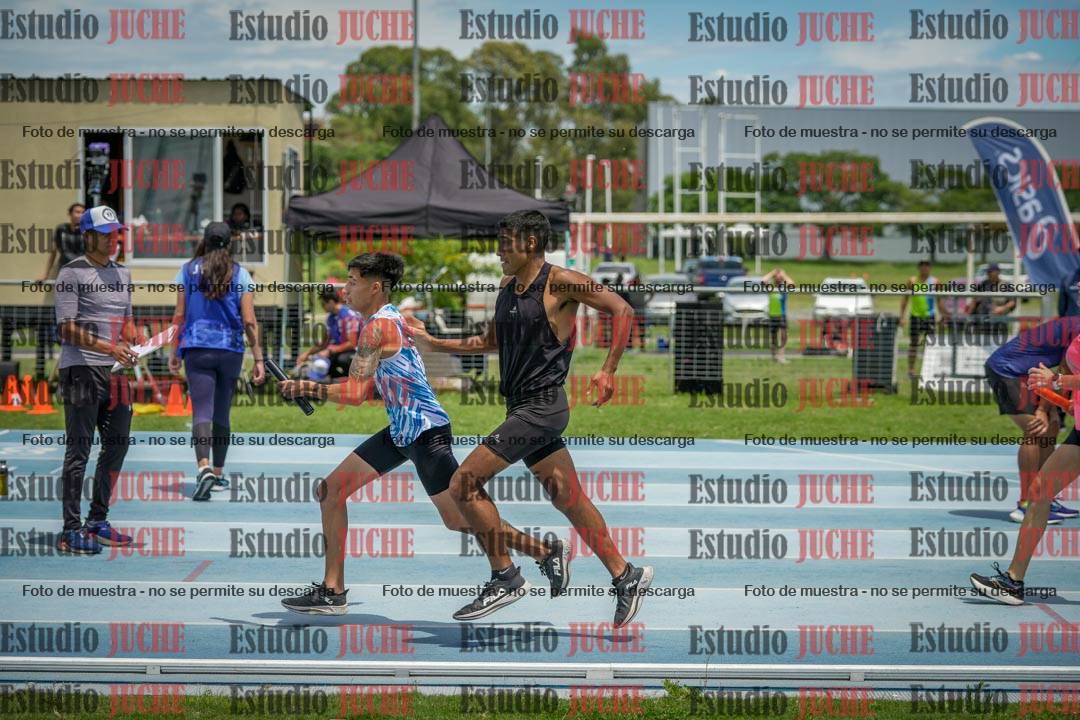 Fotos durante el transcurso de los relevos 20' para running teams - serie 2