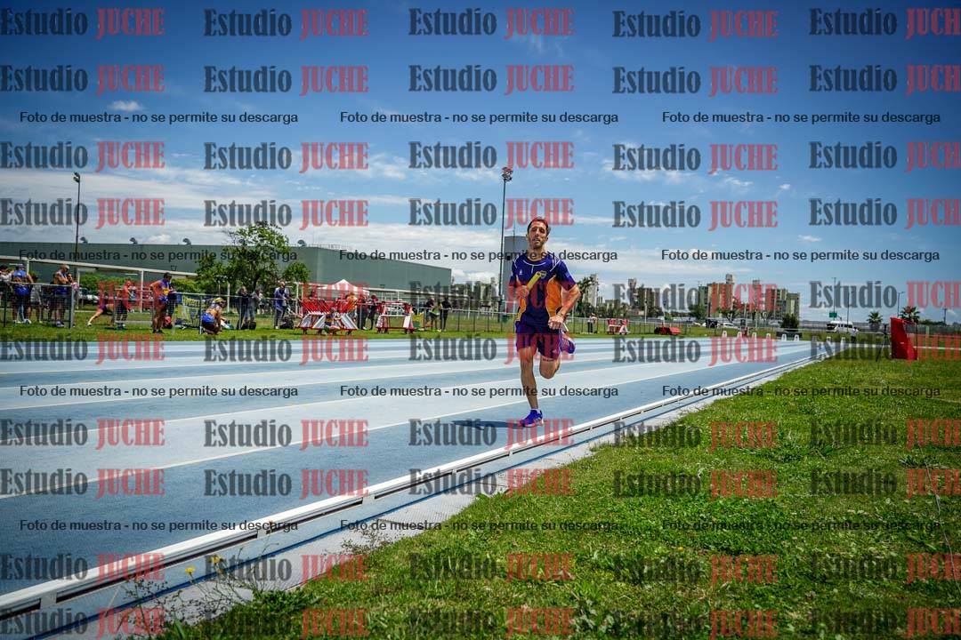 Fotos durante el transcurso de los relevos 20' para running teams - serie 2