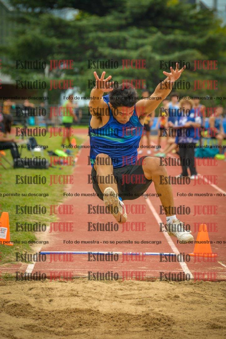 Fotos del salto en largo de varones - mayores