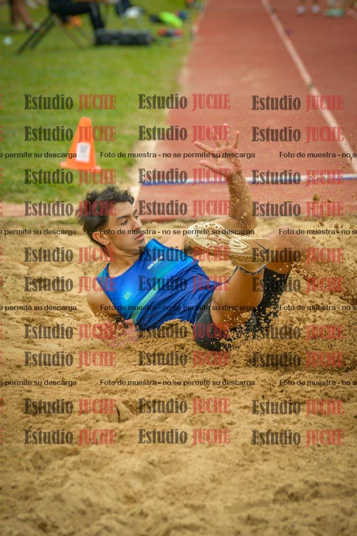 Fotos del salto en largo de varones - mayores