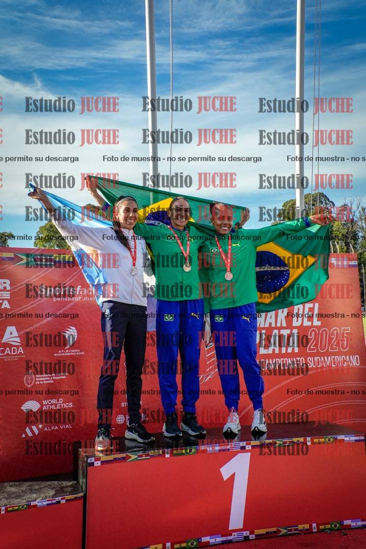 Fotos de algunos extras y podios del día 2