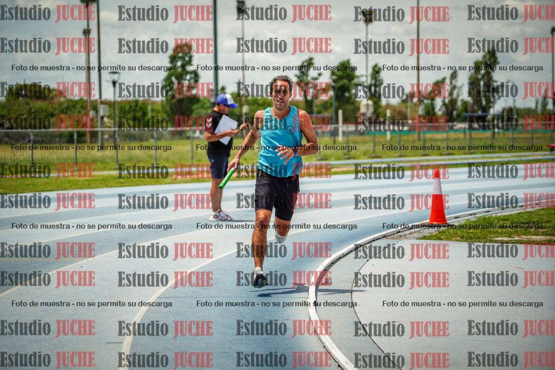 Fotos durante el transcurso de los relevos 20' para running teams - serie 2