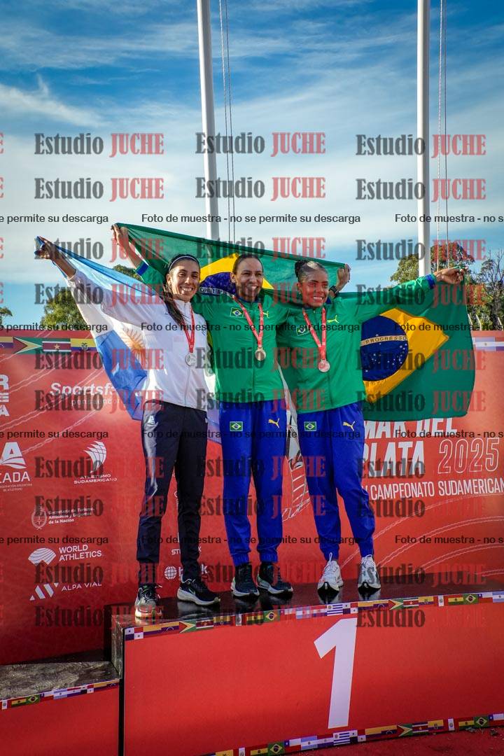 Fotos de algunos extras y podios del día 2