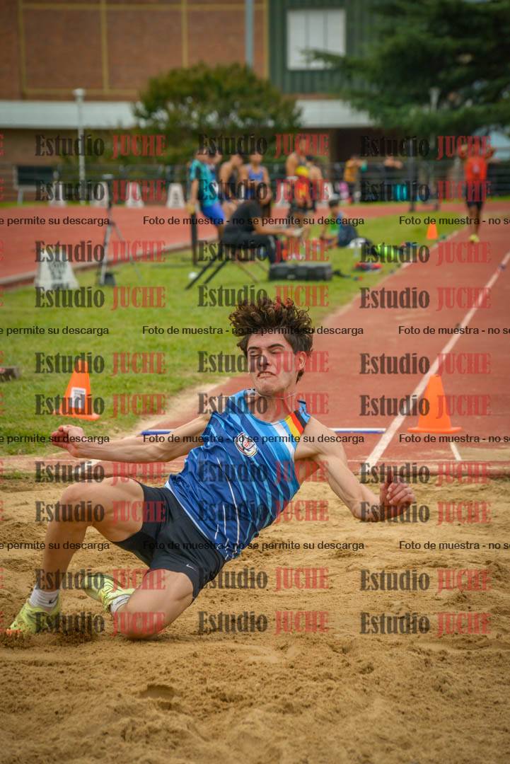 Fotos del salto en largo de varones - mayores
