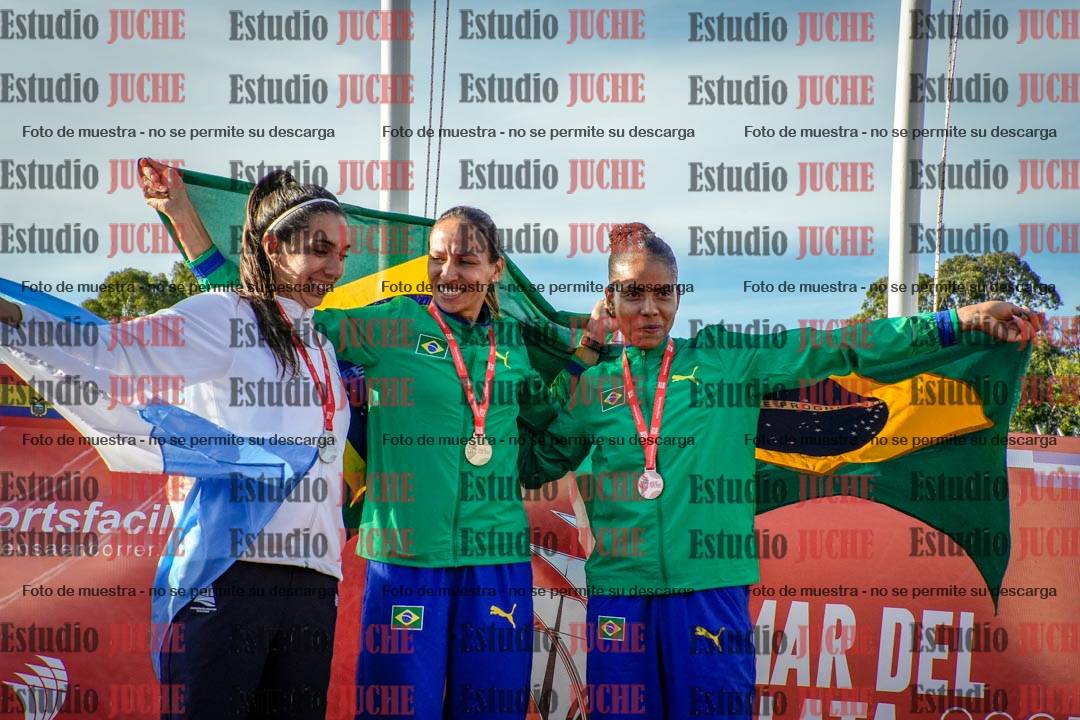 Fotos de algunos extras y podios del día 2