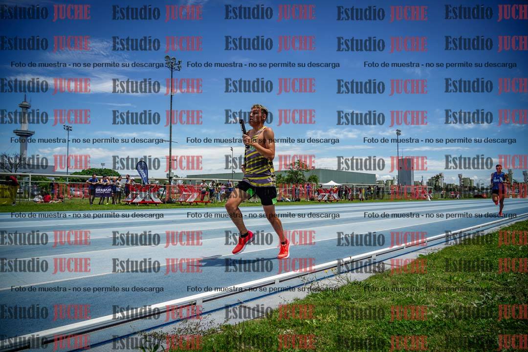 Fotos durante el transcurso de los relevos 20' para running teams - serie 2