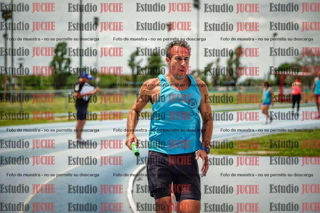 Fotos durante el transcurso de los relevos 20' para running teams - serie 2