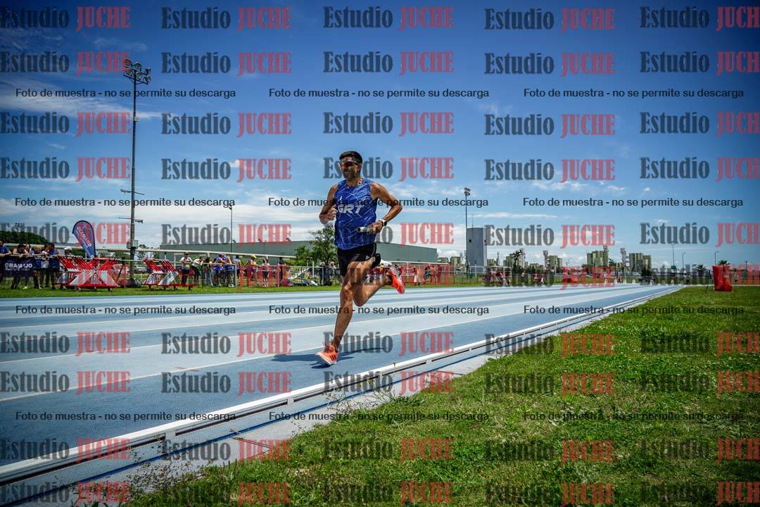 Fotos durante el transcurso de los relevos 20' para running teams - serie 2