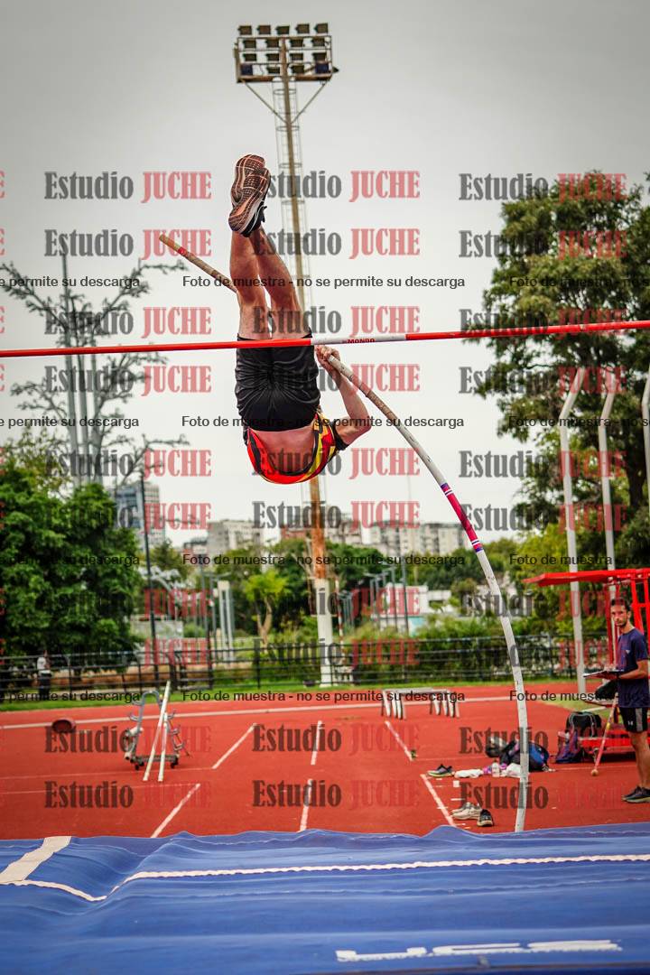 Fotos del salto con garrocha de mujeres y varones